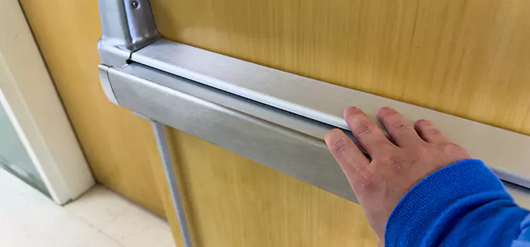 Installing a Push Bar on a Door Sainte-Julienne