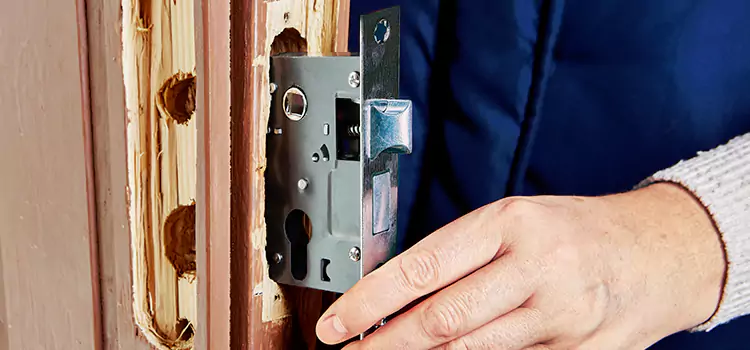Garage Door Lock Replacement Sainte-Julienne