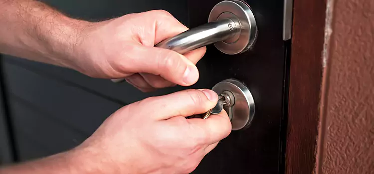Door Closer Repair & Installation Sainte-Julienne